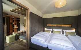 Extra breite Betten in den Kuschelzimmern - Foto: Alex Filz